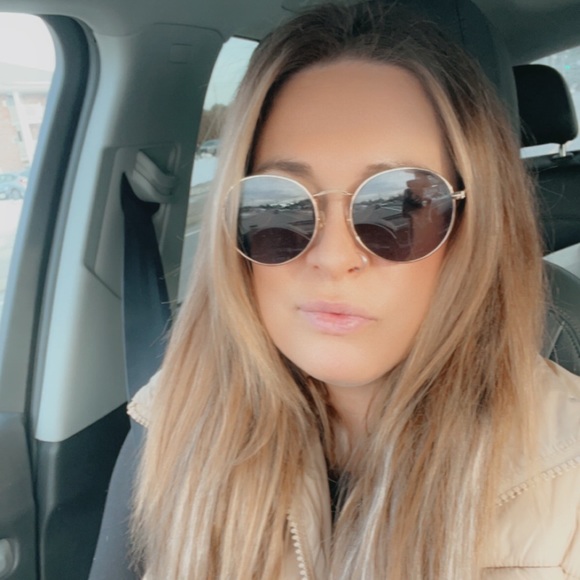 Meet your Posher, Paige - Picture 1 of 1